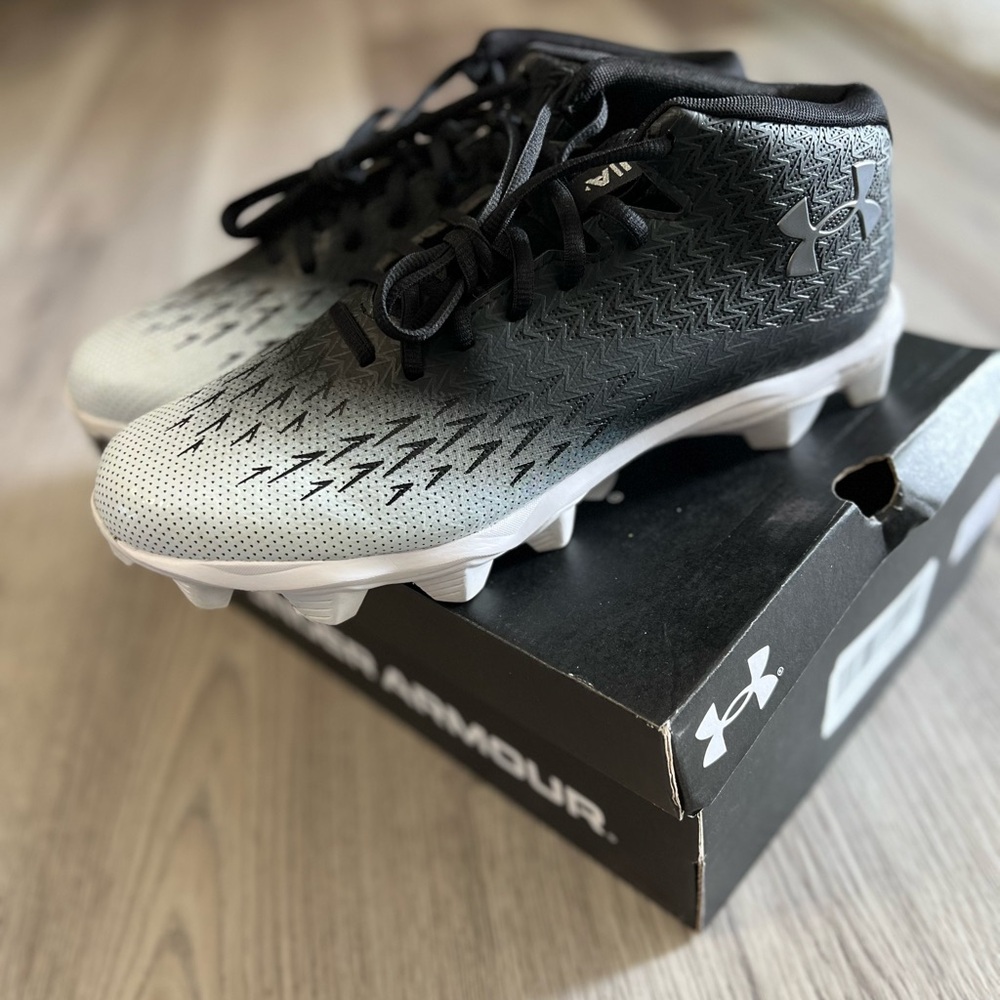 Under Armour Men's Spotlight Franchise Rm 4.0 Wide Football Shoe size 9.5